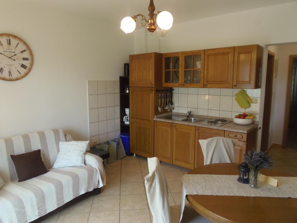 Apartments Casper Novi Vinodolski Esterno foto