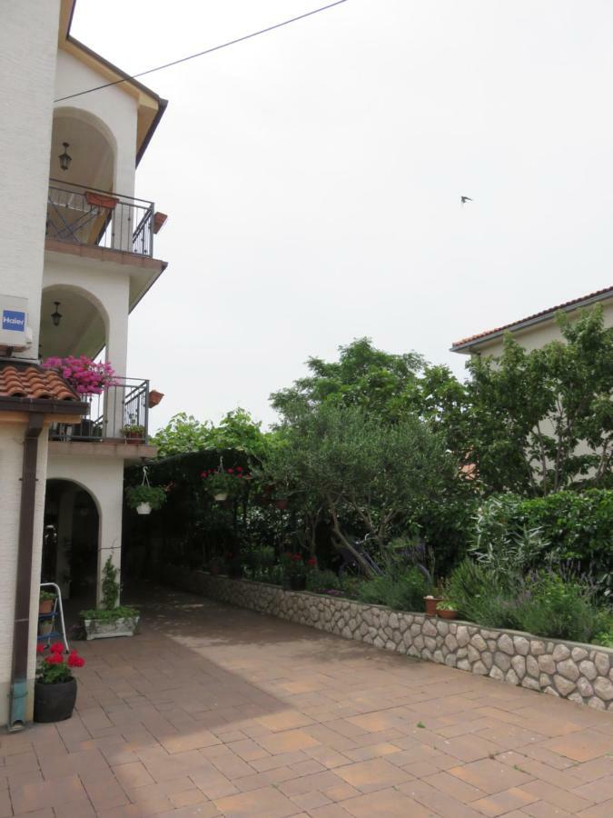Apartments Casper Novi Vinodolski Esterno foto