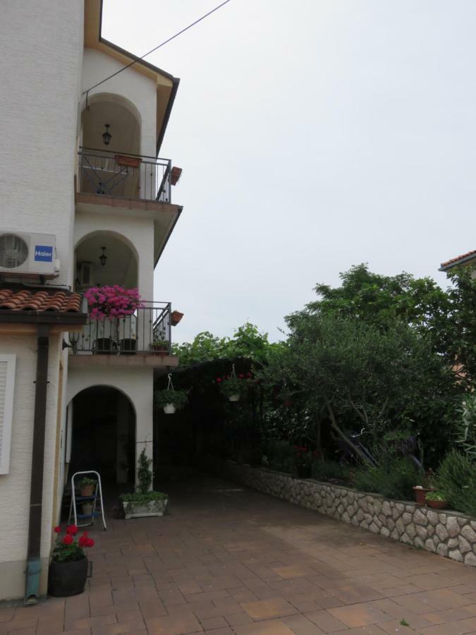 Apartments Casper Novi Vinodolski Esterno foto